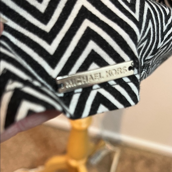 NWOT Michael Kors Black and White chevron Blouse - Picture 2 of 8